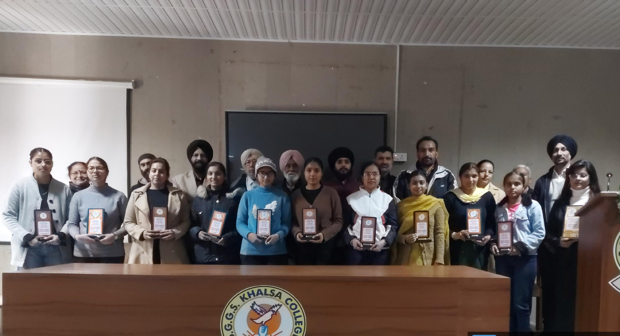 विद्यार्थियों ने ‘समकालीन समाज और लैंगिक समानता की मुख्य चिंताएं’ विषय पर गंभीर चर्चा की